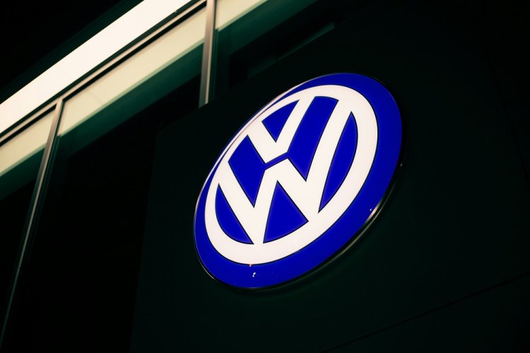 Identifying elements of a confusing Logo