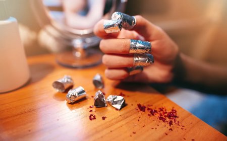 Best Way to Remove Gel Nail Polish at Home Fast