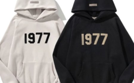 Essentials Hoodie – A Must-Have for Minimalist Fashion