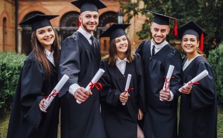 Top 10 Best Nursing Programs in the US for 2025: Rankings, Features & Career Outlook