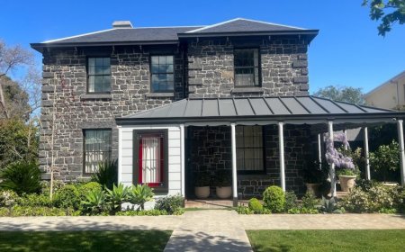 Discover the Craftsmanship of a Stonemason in Melbourne for Your Next Project