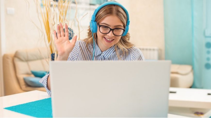 How do Students Develop Online Learning Skills?